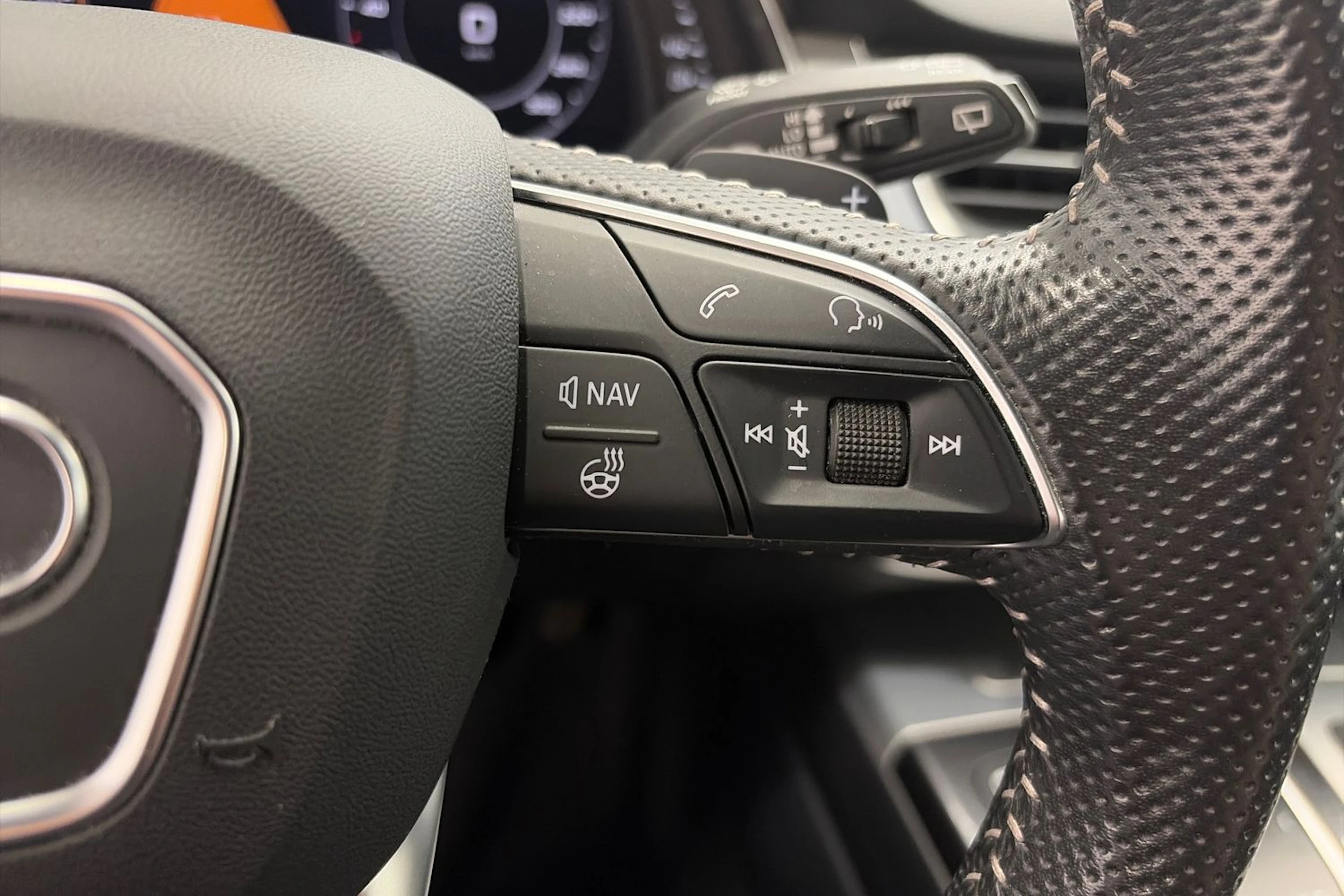 harmaa Audi Q7 2018 kuva 21.