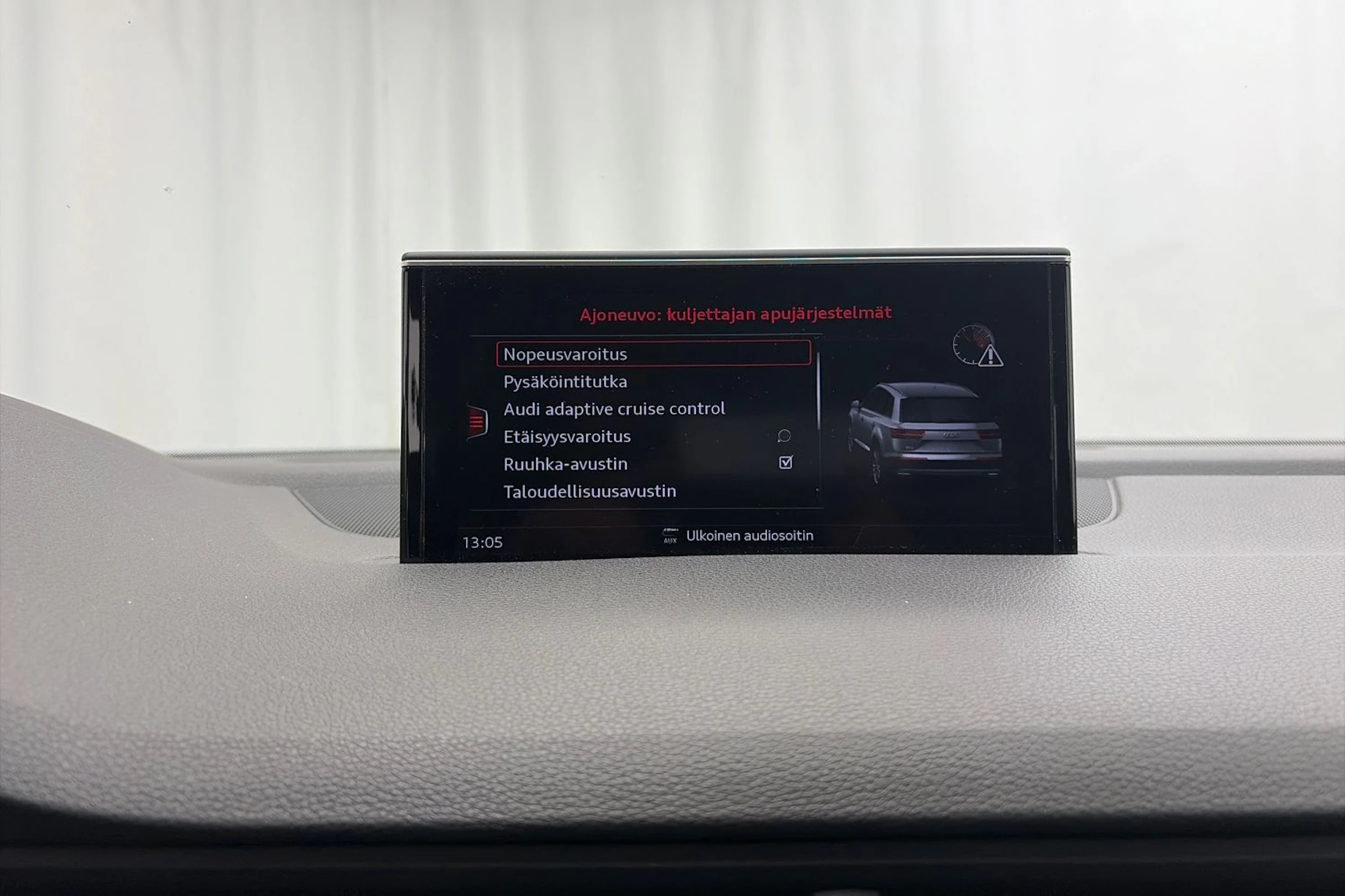 harmaa Audi Q7 2018 kuva 27.