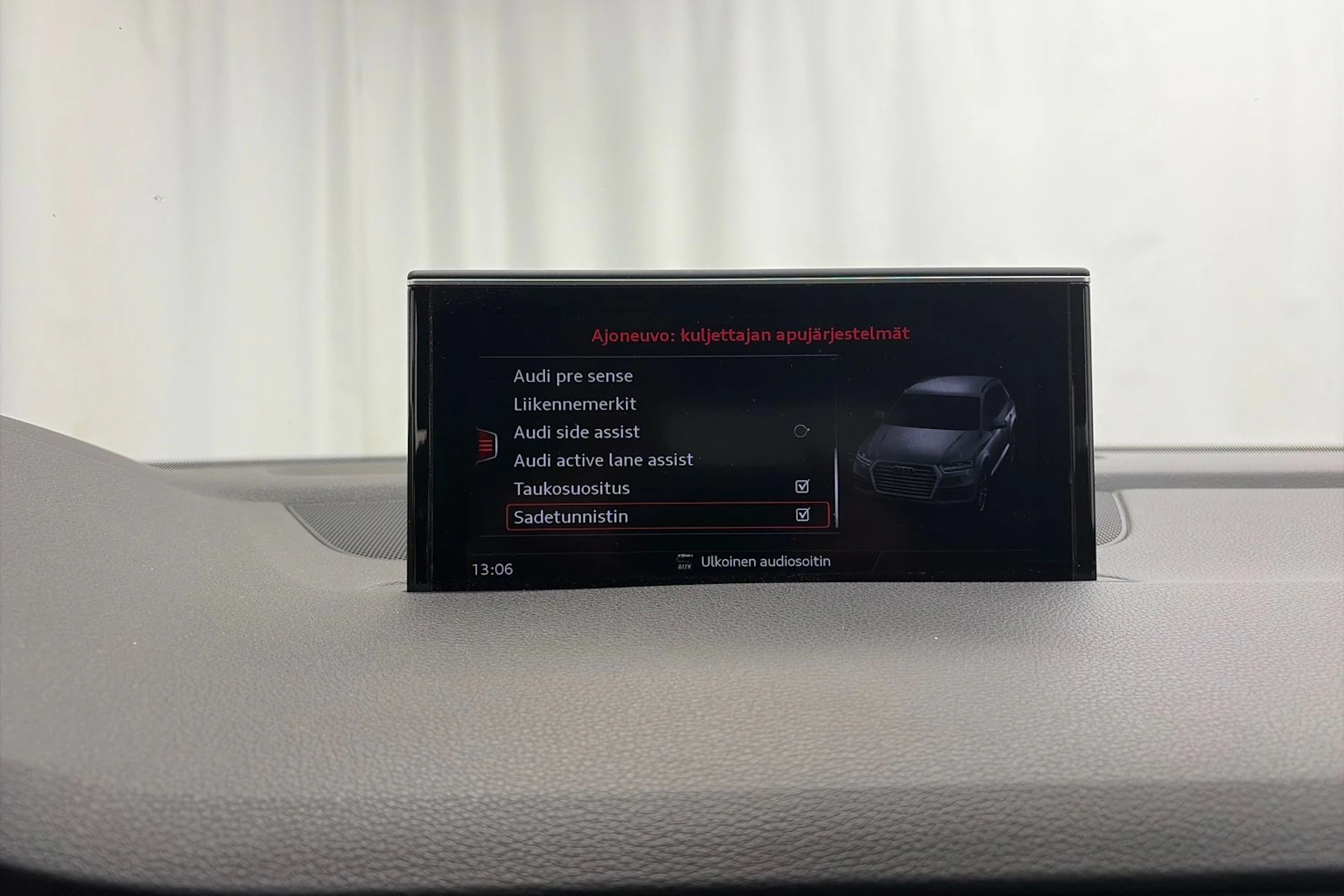 harmaa Audi Q7 2018 kuva 28.