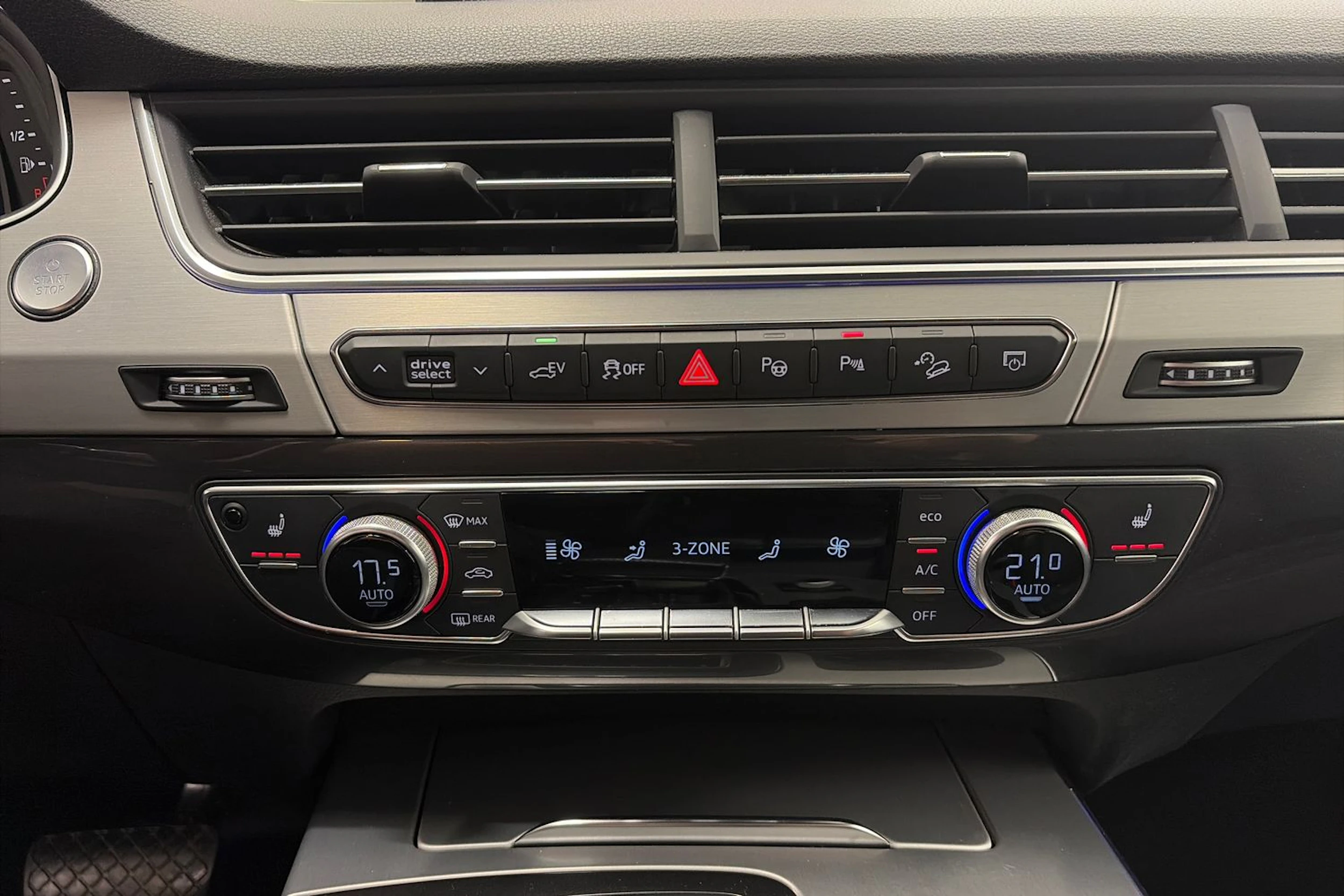 harmaa Audi Q7 2018 kuva 30.