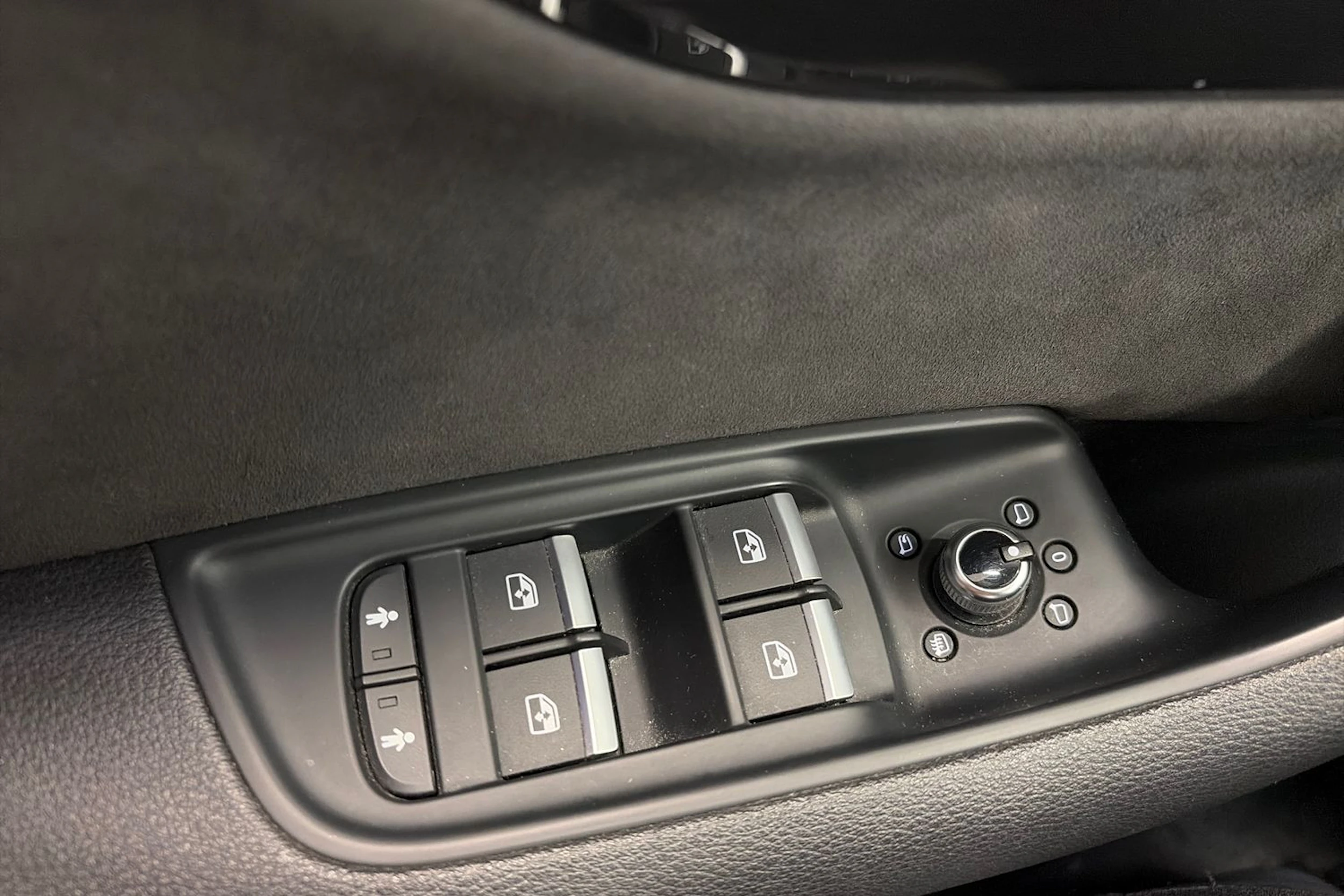 harmaa Audi Q7 2018 kuva 34.