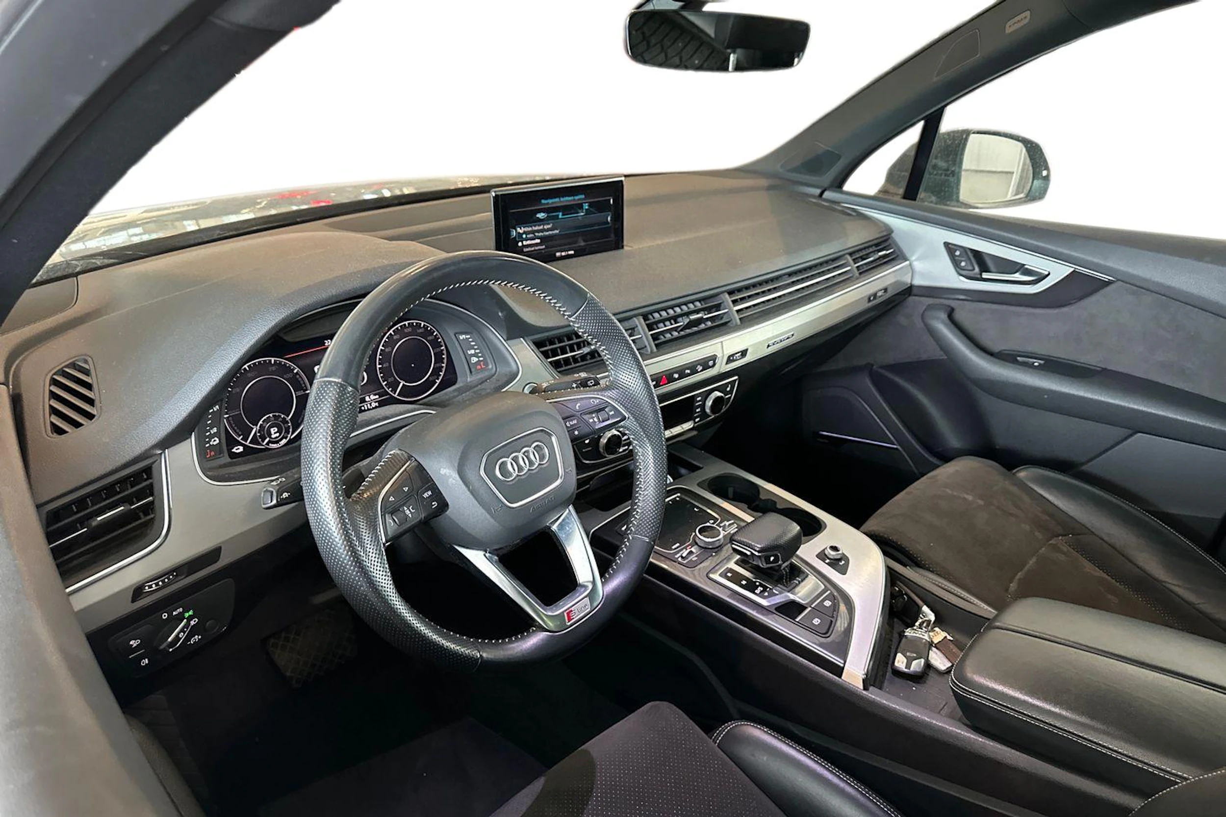 Musta Audi Q7 2018 kuva 3.