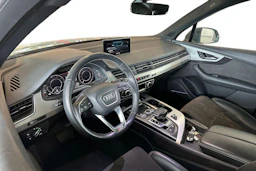 Musta Audi Q7 2018 kuva 3.