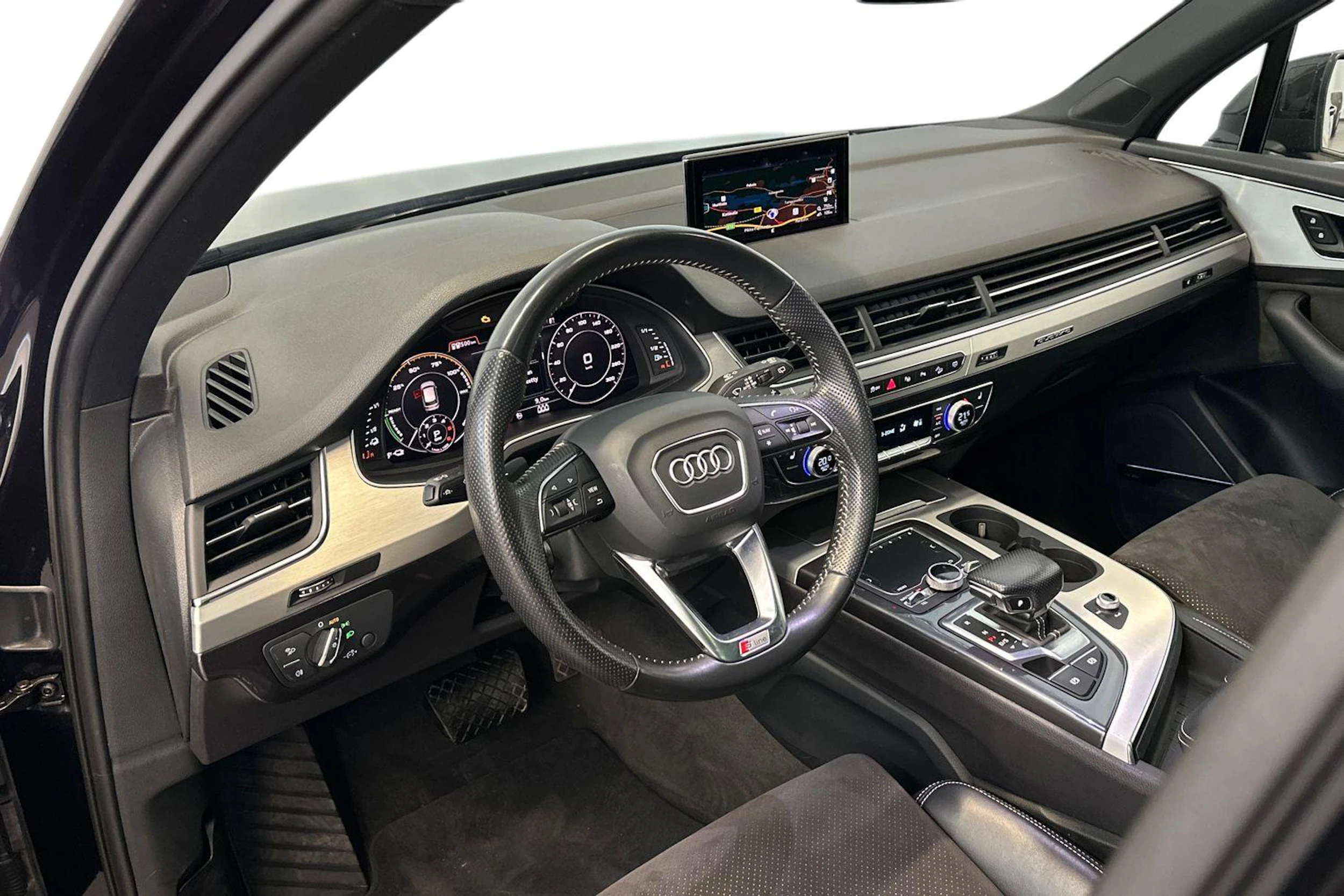 Musta Audi Q7 2018 kuva 8.