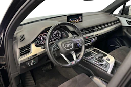 Musta Audi Q7 2018 kuva 8.
