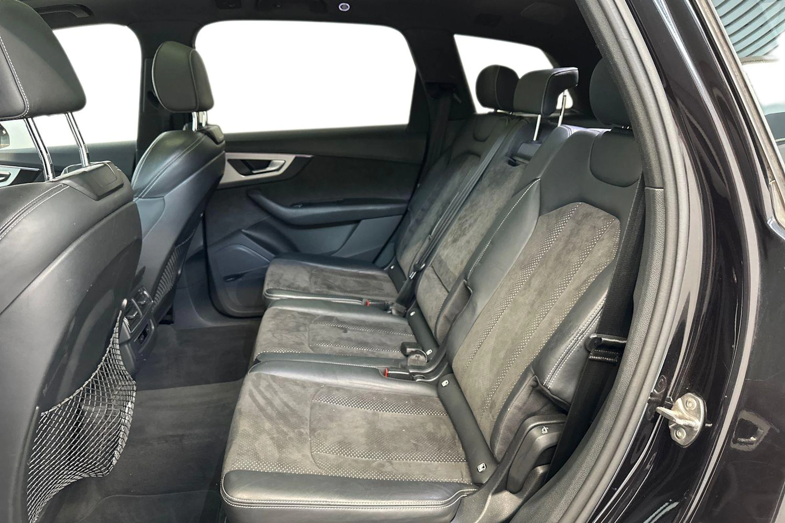 Musta Audi Q7 2018 kuva 11.