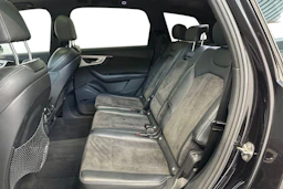Musta Audi Q7 2018 kuva 11.