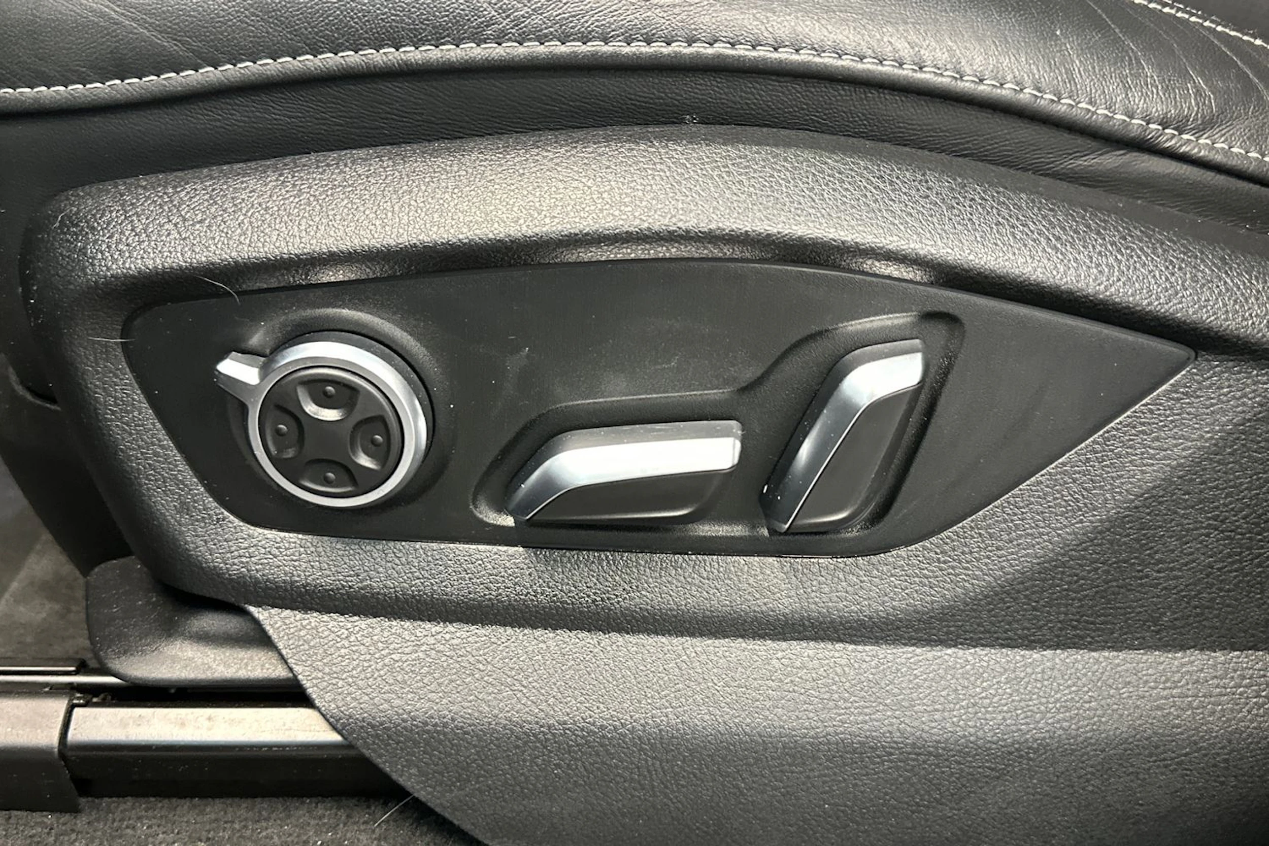 Musta Audi Q7 2018 kuva 19.