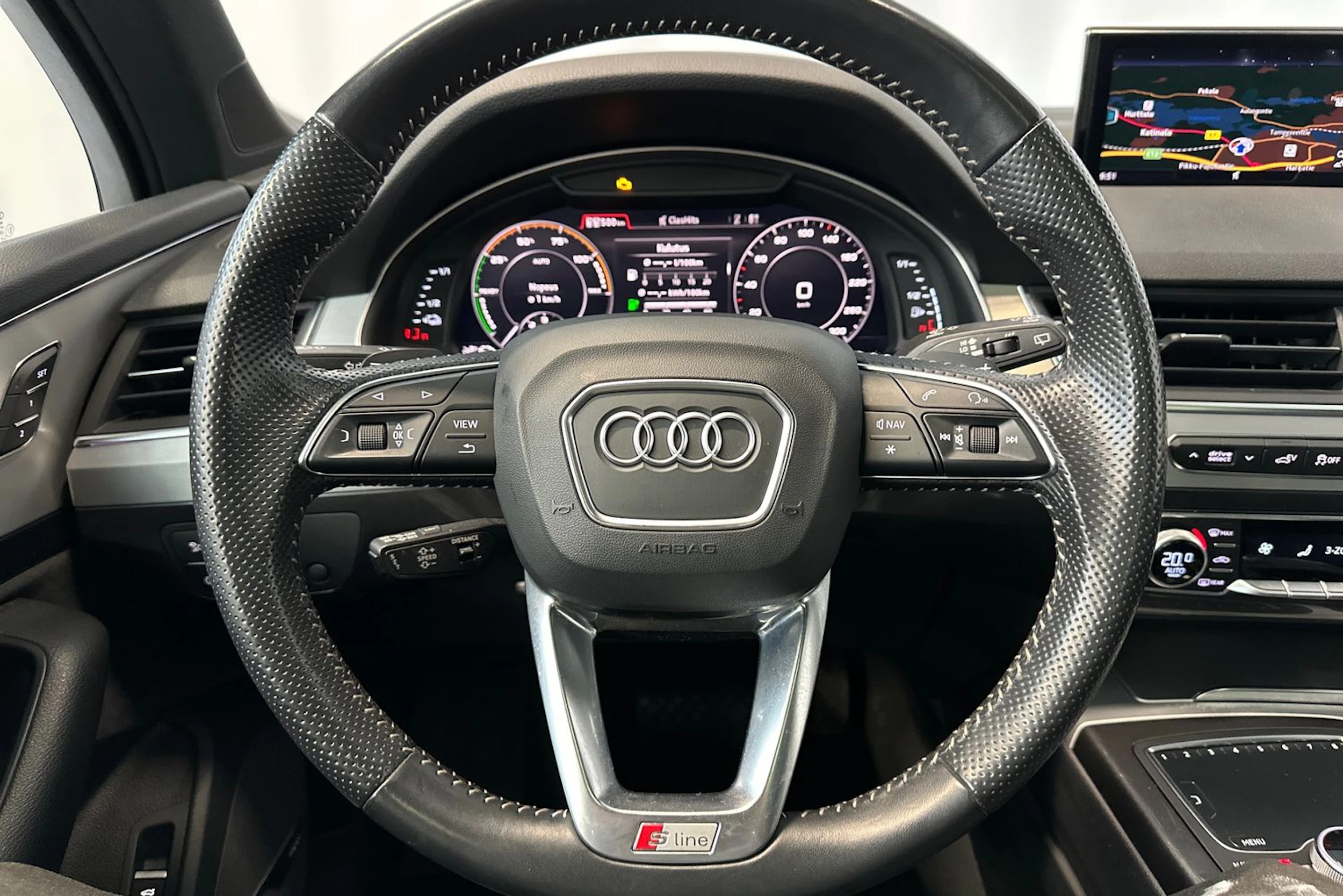 Musta Audi Q7 2018 kuva 23.