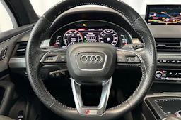 Musta Audi Q7 2018 kuva 23.