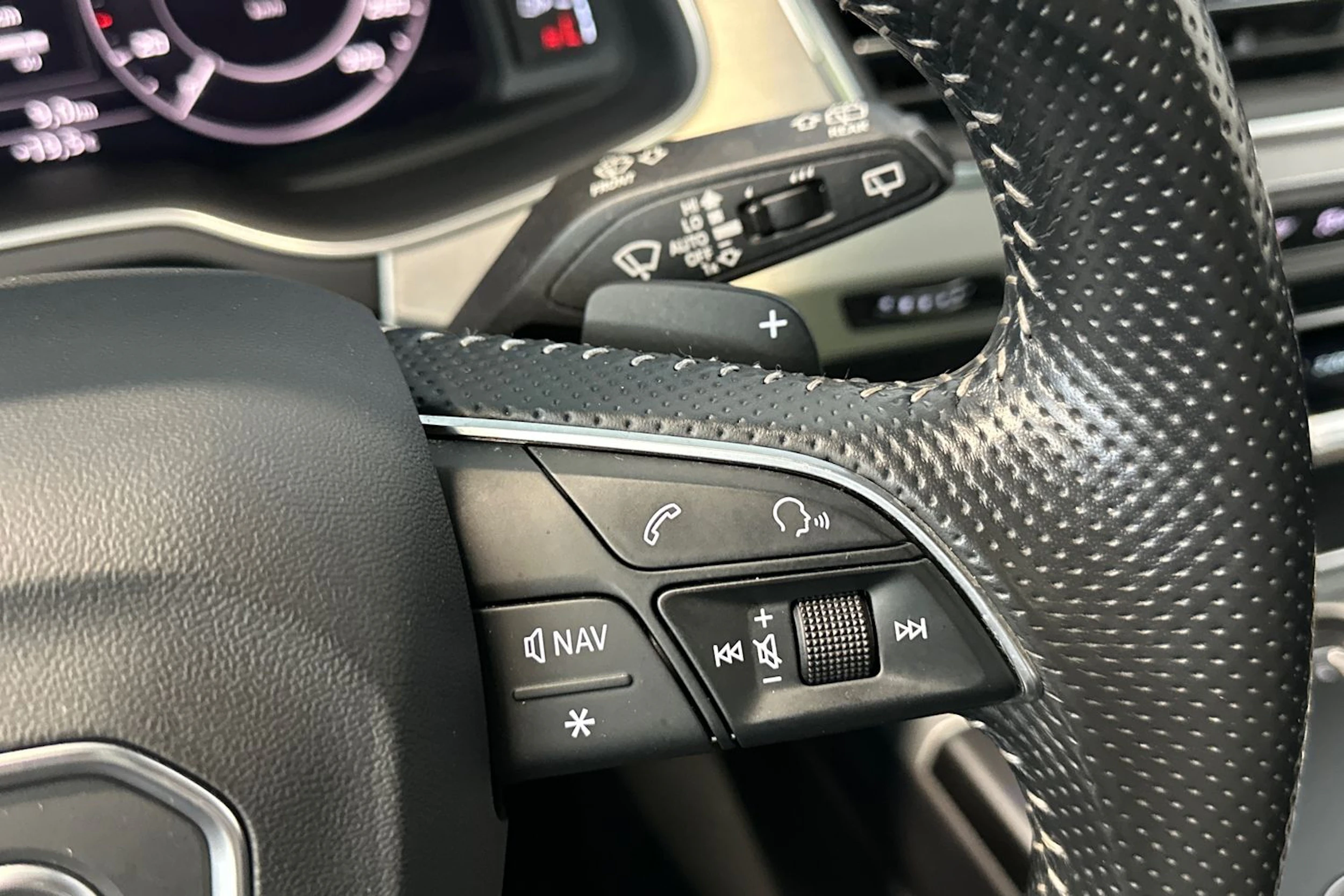 Musta Audi Q7 2018 kuva 25.