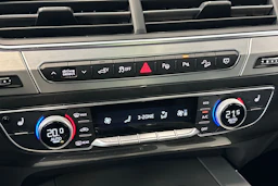Musta Audi Q7 2018 kuva 30.