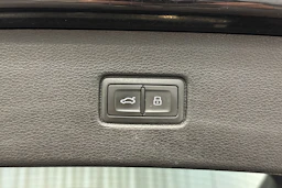 Musta Audi Q7 2018 kuva 38.