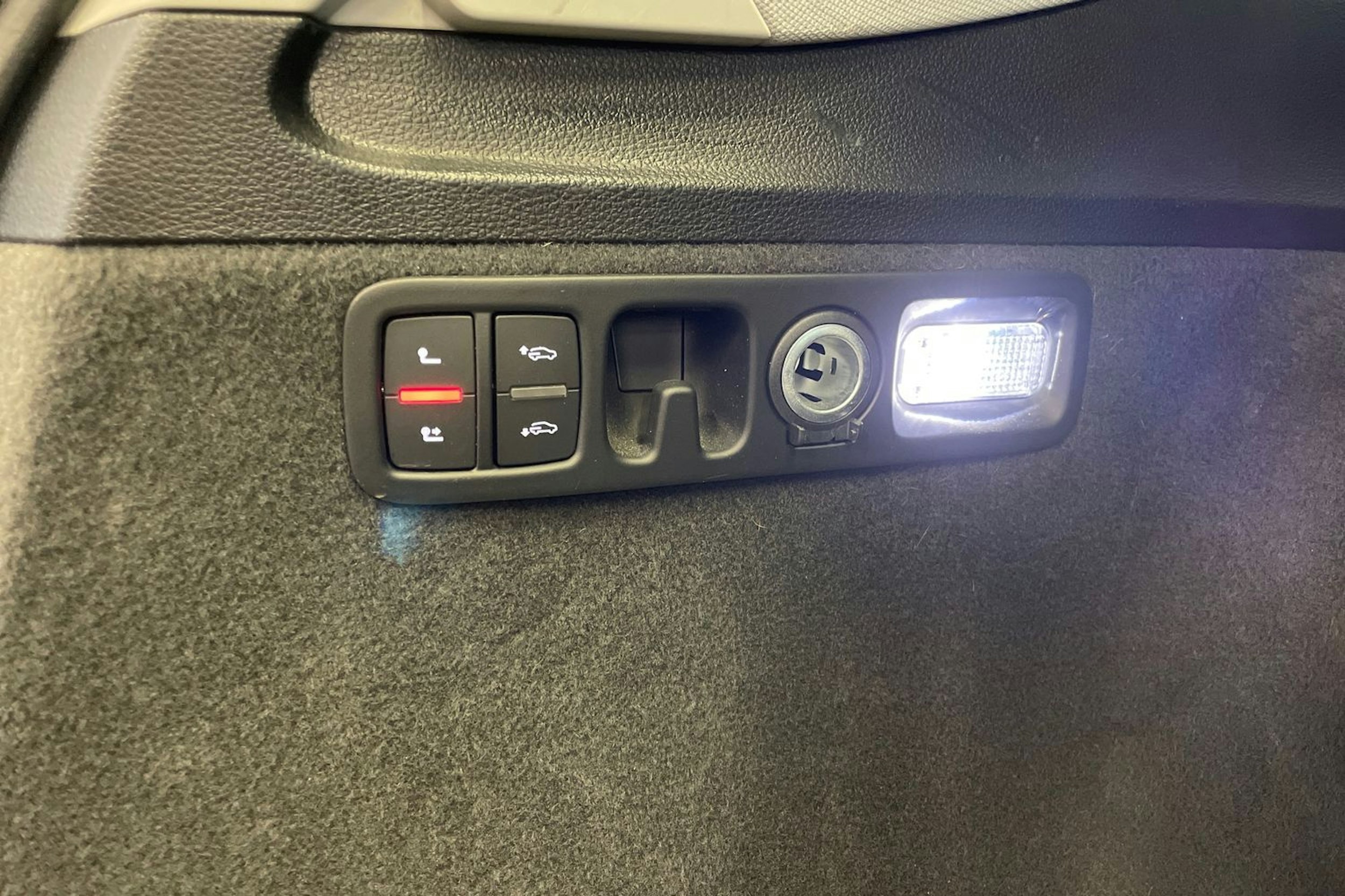 met. harmaa Audi Q7 2018 kuva 16.