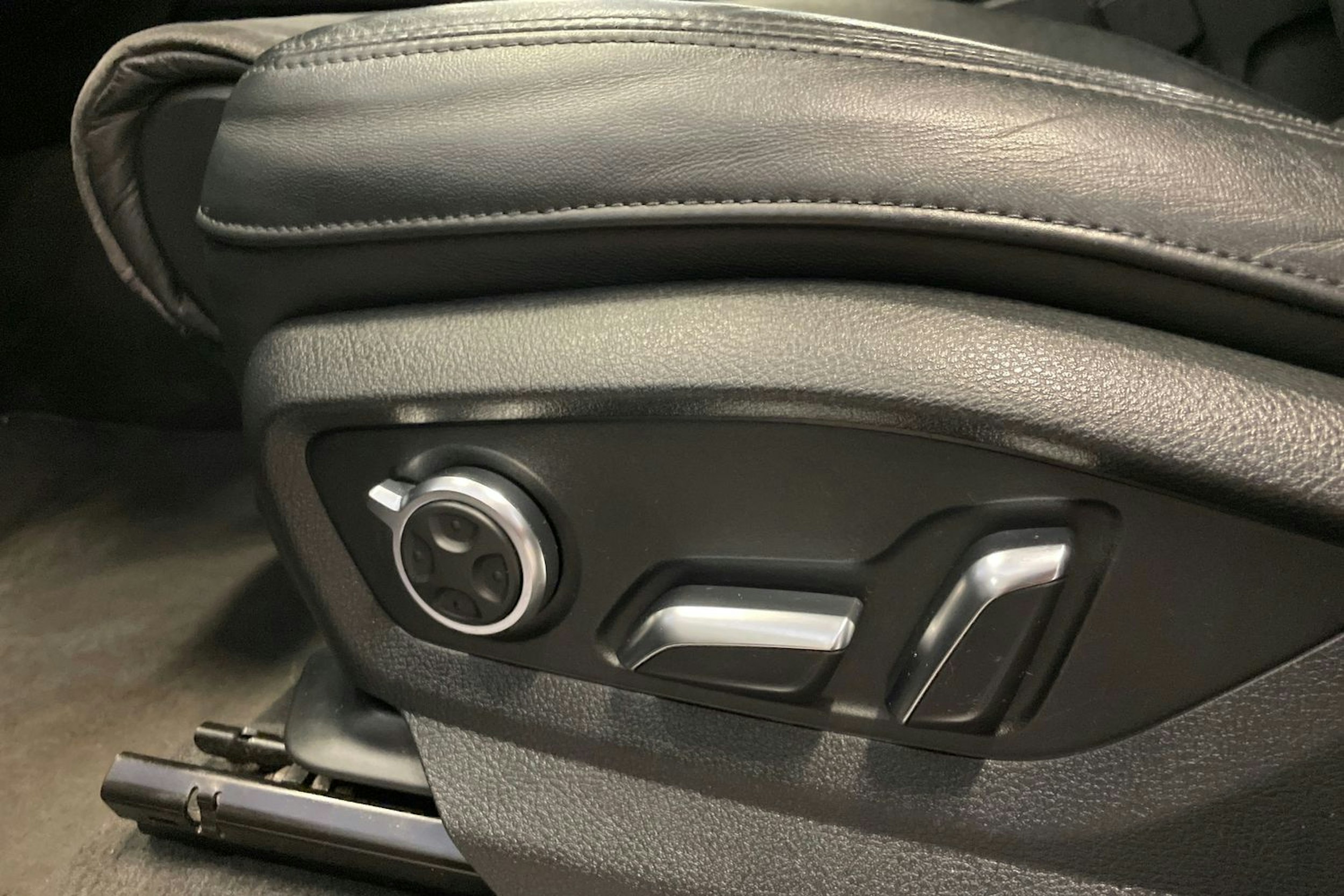 met. harmaa Audi Q7 2018 kuva 17.