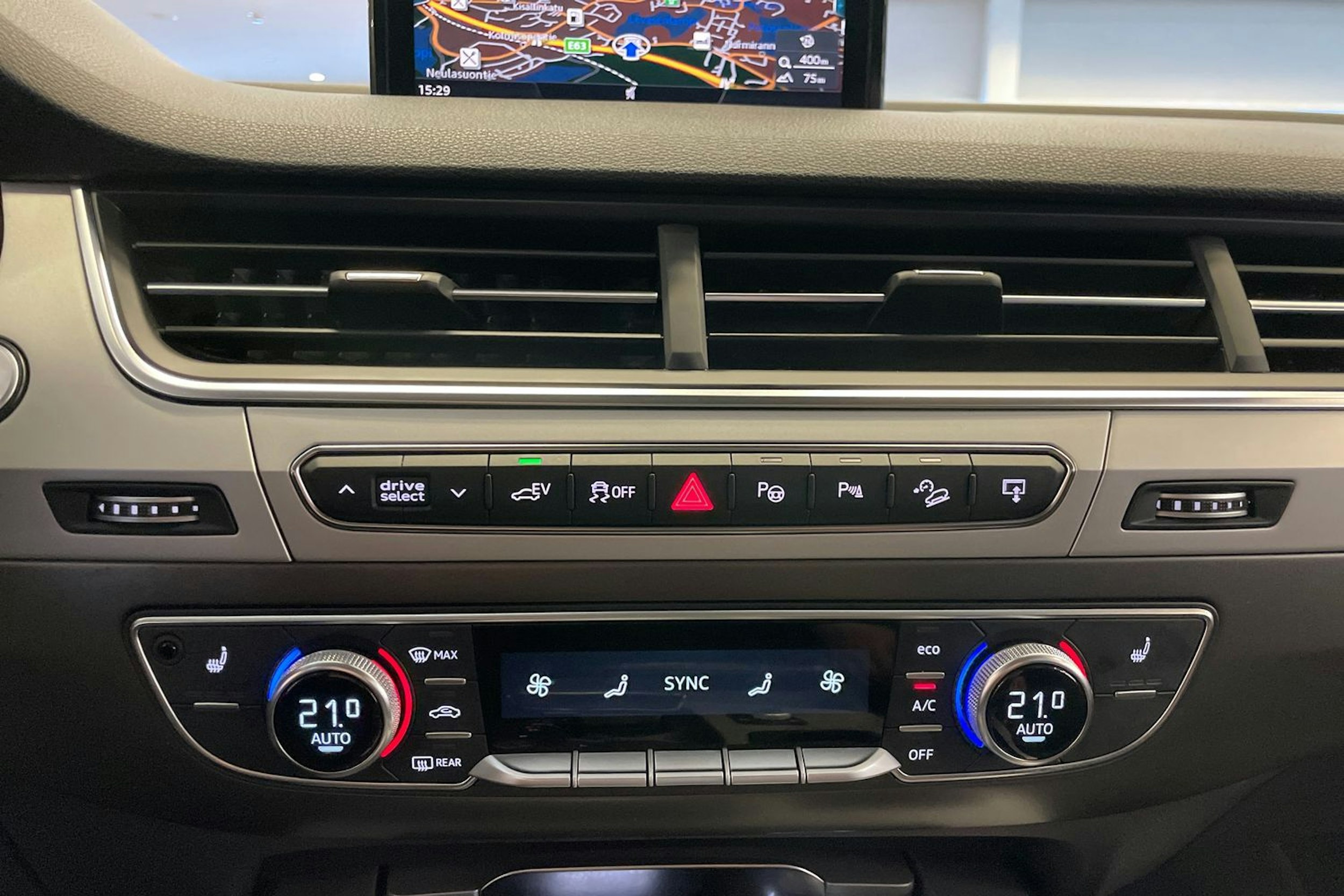 met. harmaa Audi Q7 2018 kuva 20.