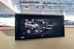 met. harmaa Audi Q7 2018 kuva 26.