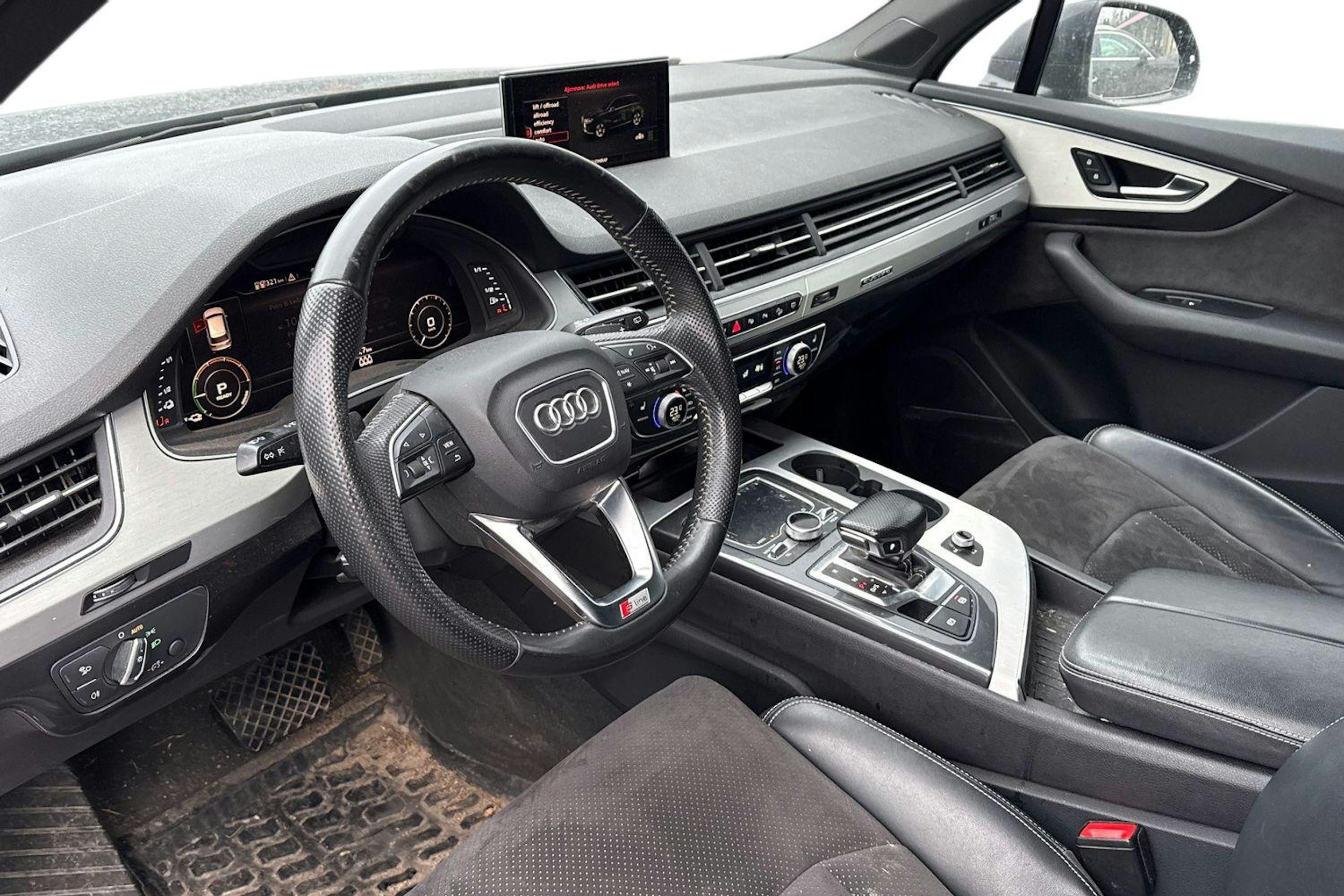 musta Audi Q7 2018 kuva 3.