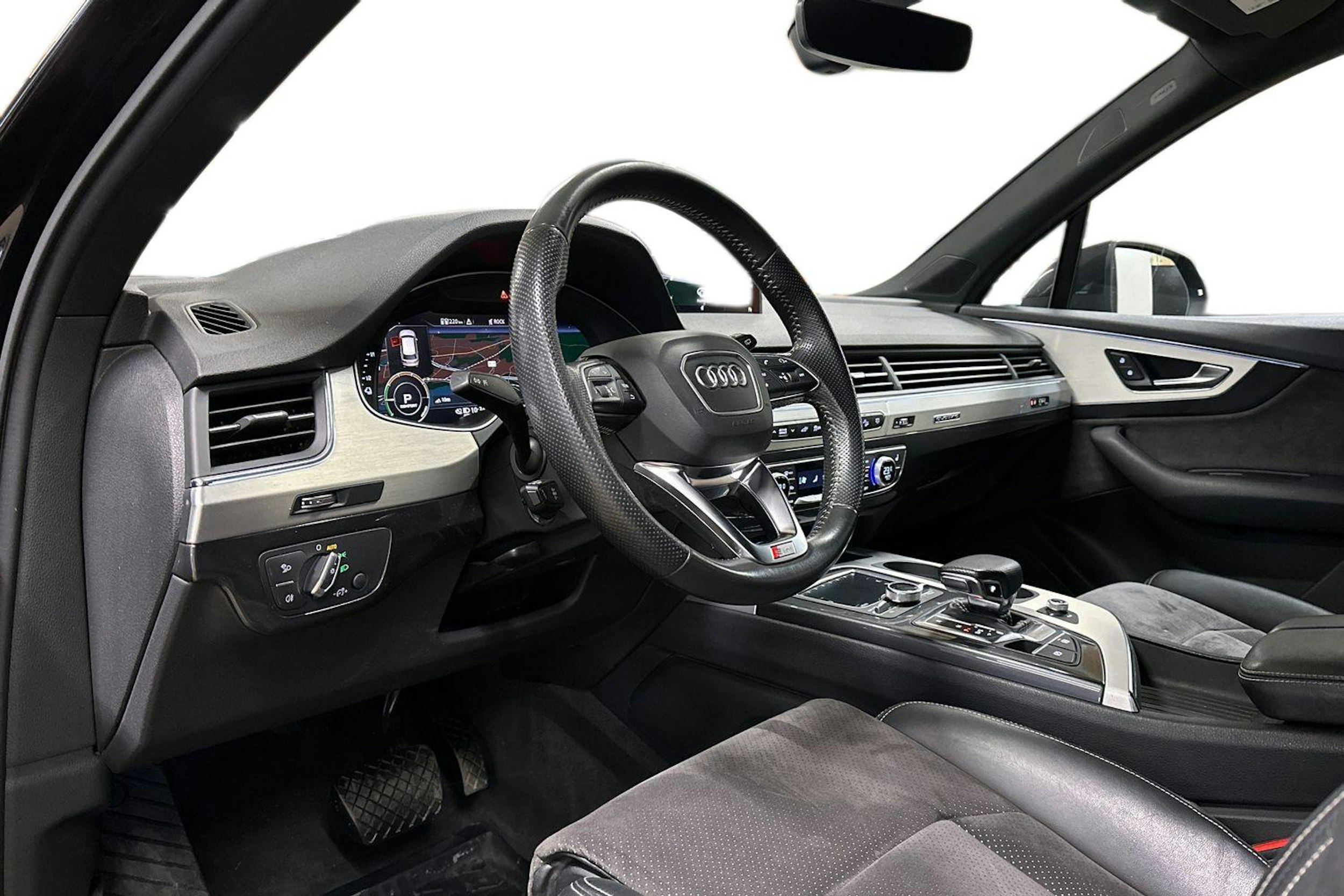musta Audi Q7 2018 kuva 7.