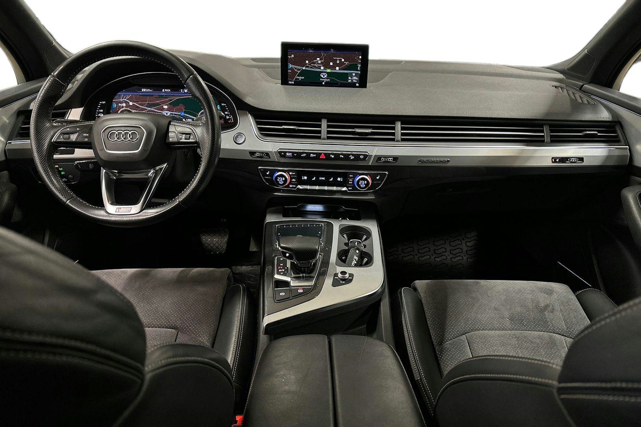 musta Audi Q7 2018 kuva 9.