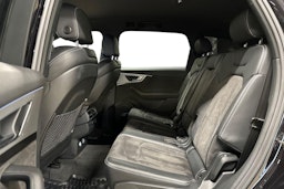 musta Audi Q7 2018 kuva 10.