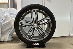 musta Audi Q7 2018 kuva 13.