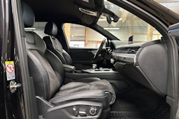 musta Audi Q7 2018 kuva 14.