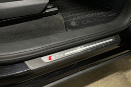 musta Audi Q7 2018 kuva 15.