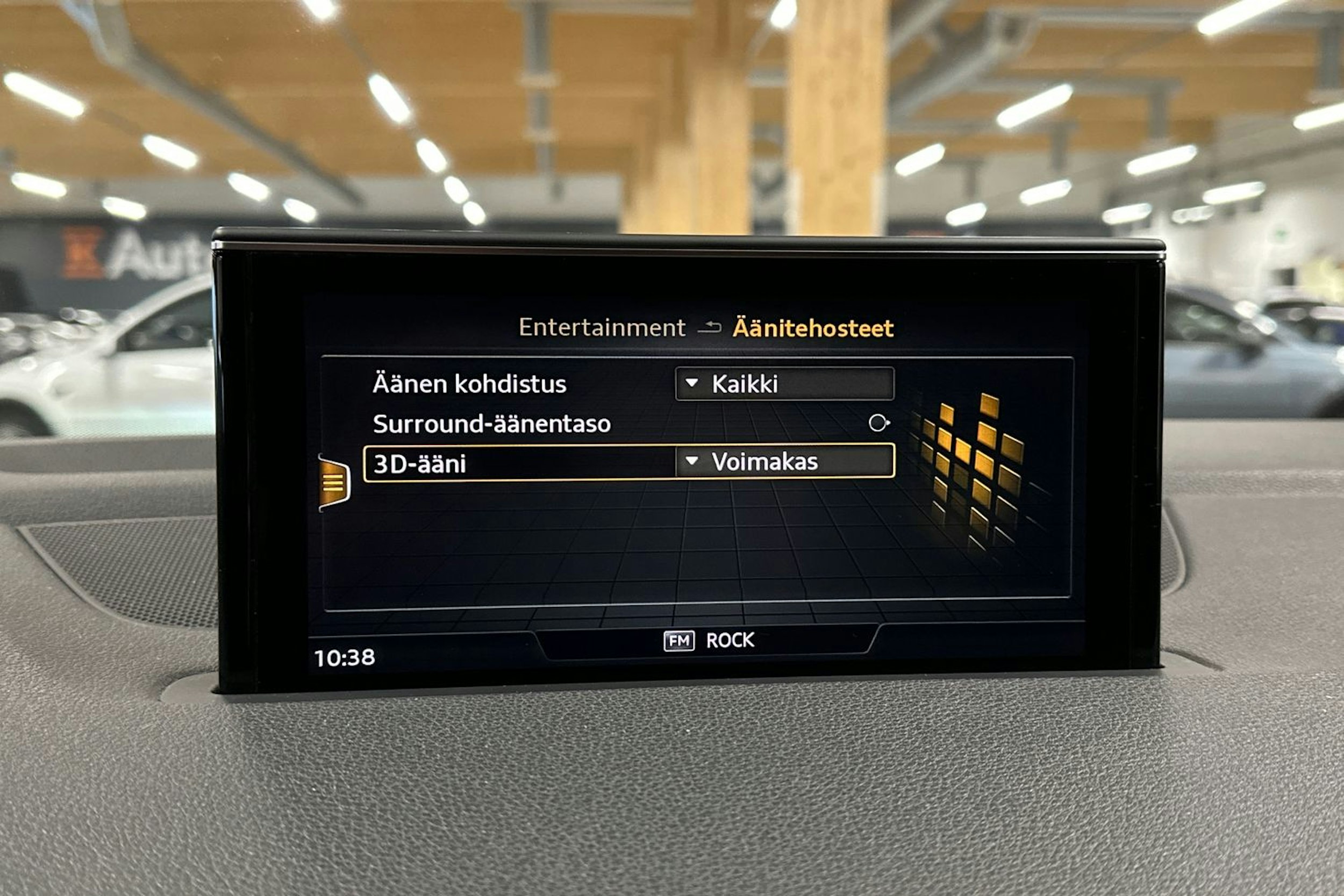 musta Audi Q7 2018 kuva 20.