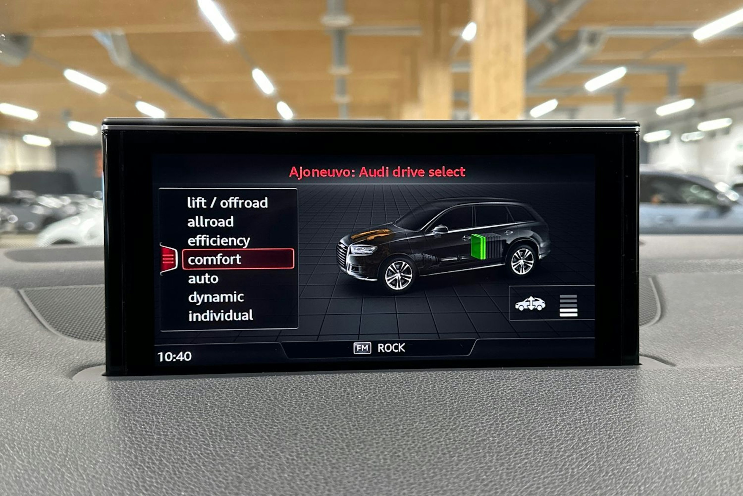 musta Audi Q7 2018 kuva 23.