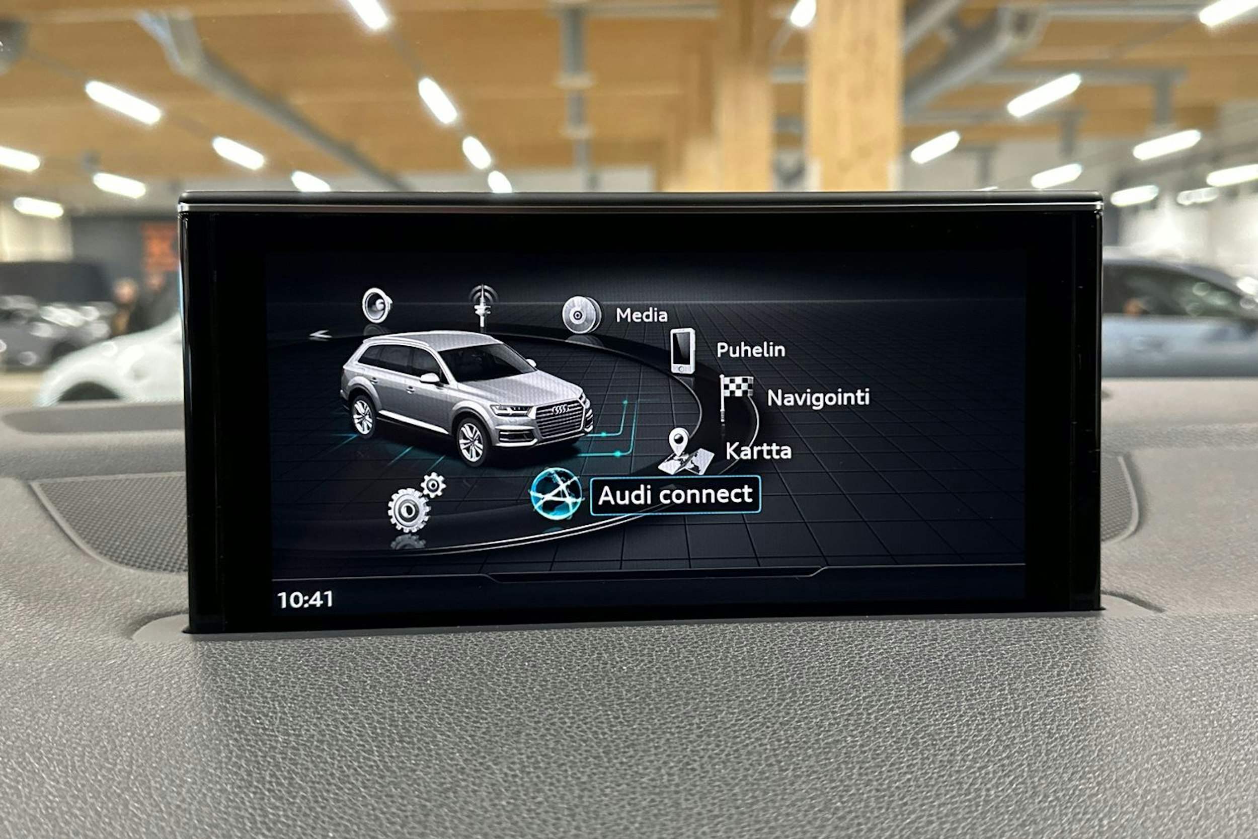 musta Audi Q7 2018 kuva 24.