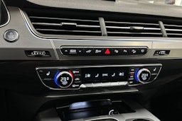 musta Audi Q7 2018 kuva 26.