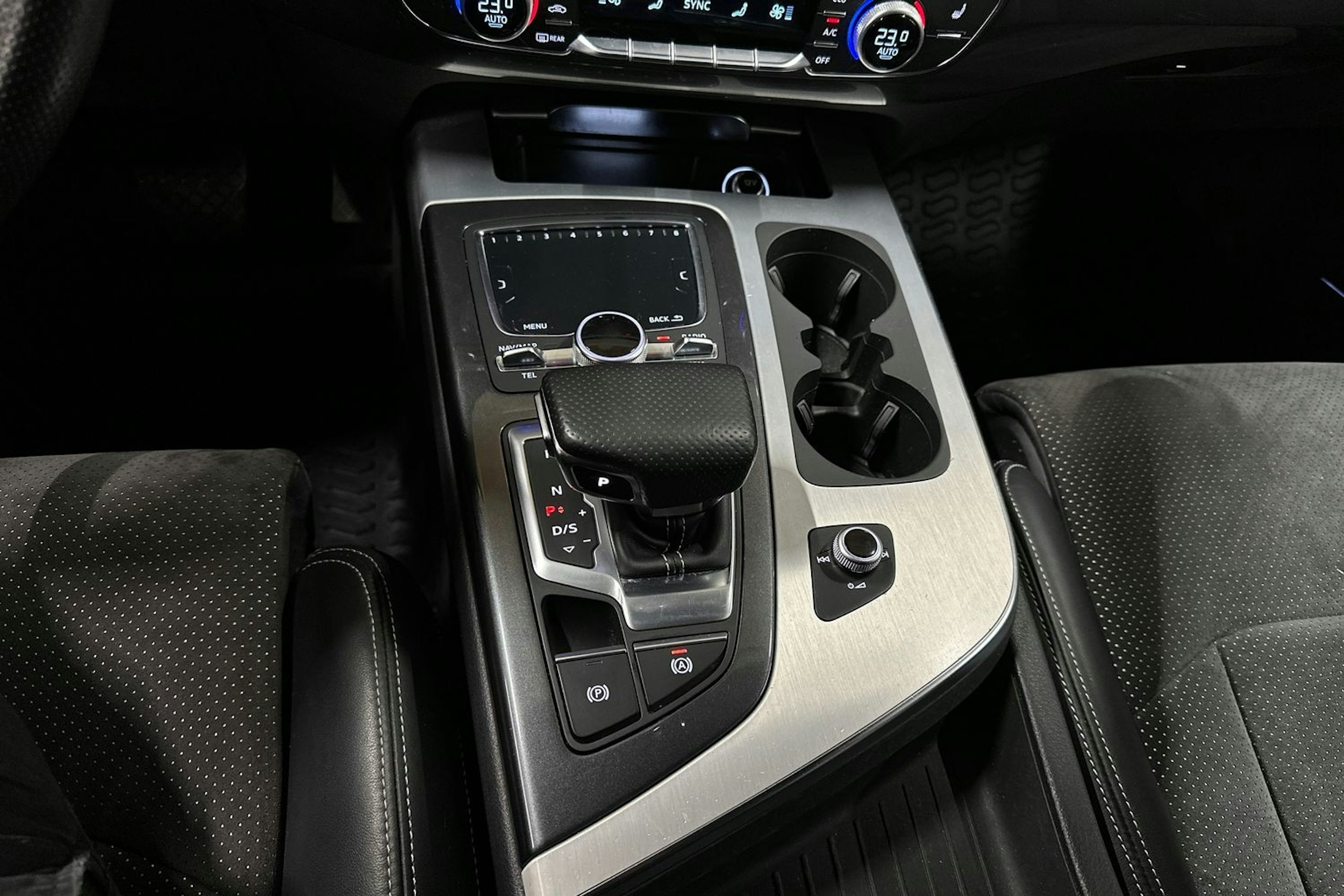 musta Audi Q7 2018 kuva 27.