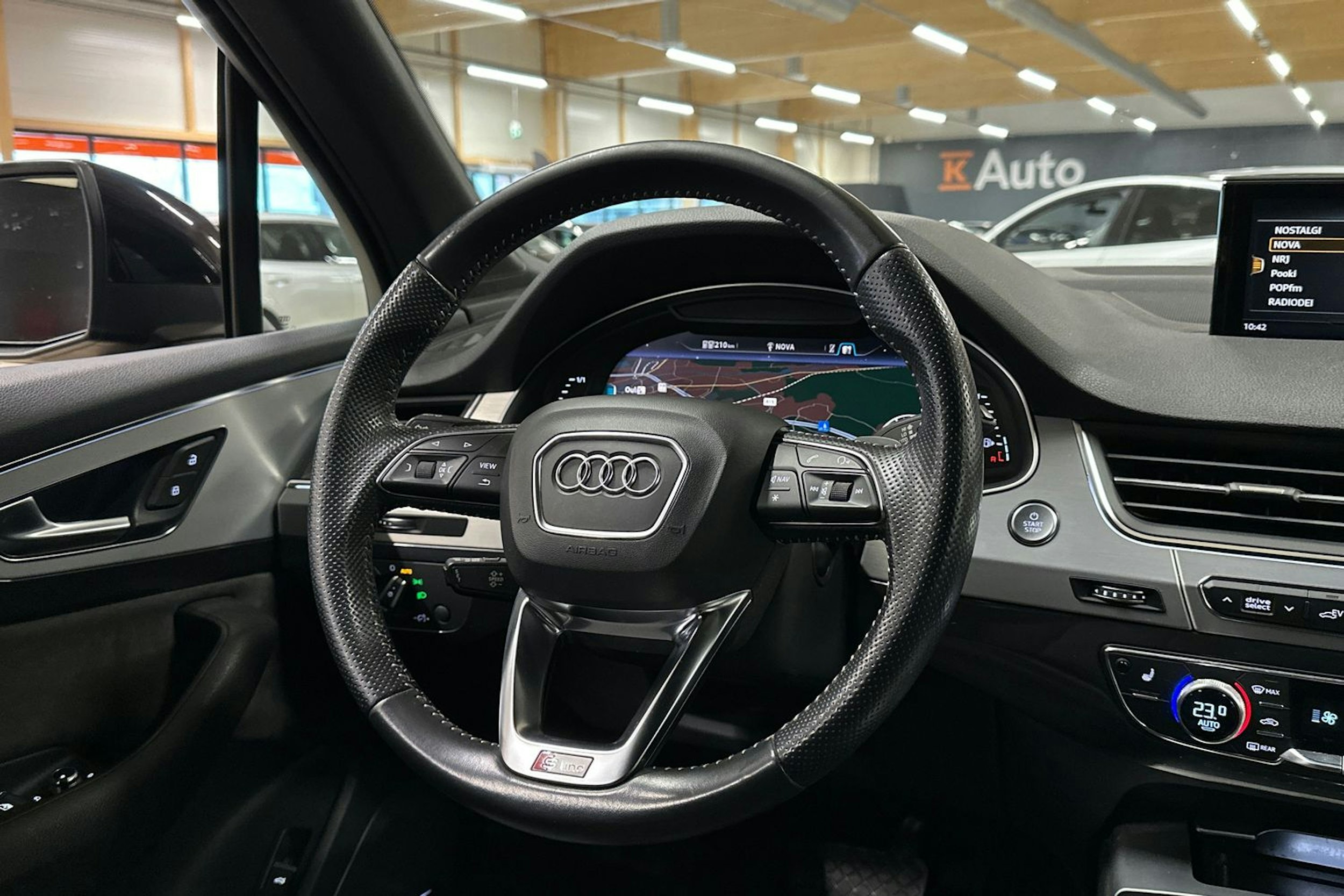 musta Audi Q7 2018 kuva 28.