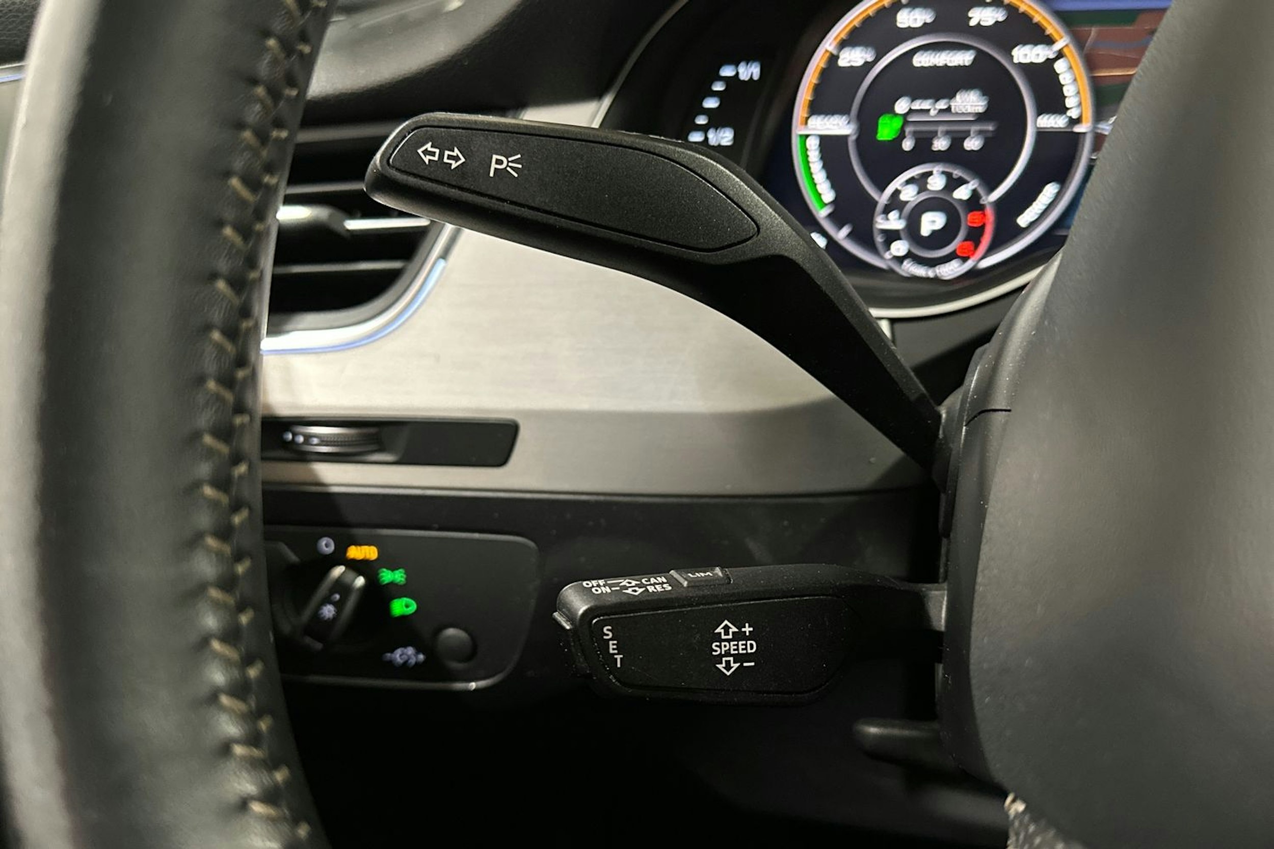 musta Audi Q7 2018 kuva 31.