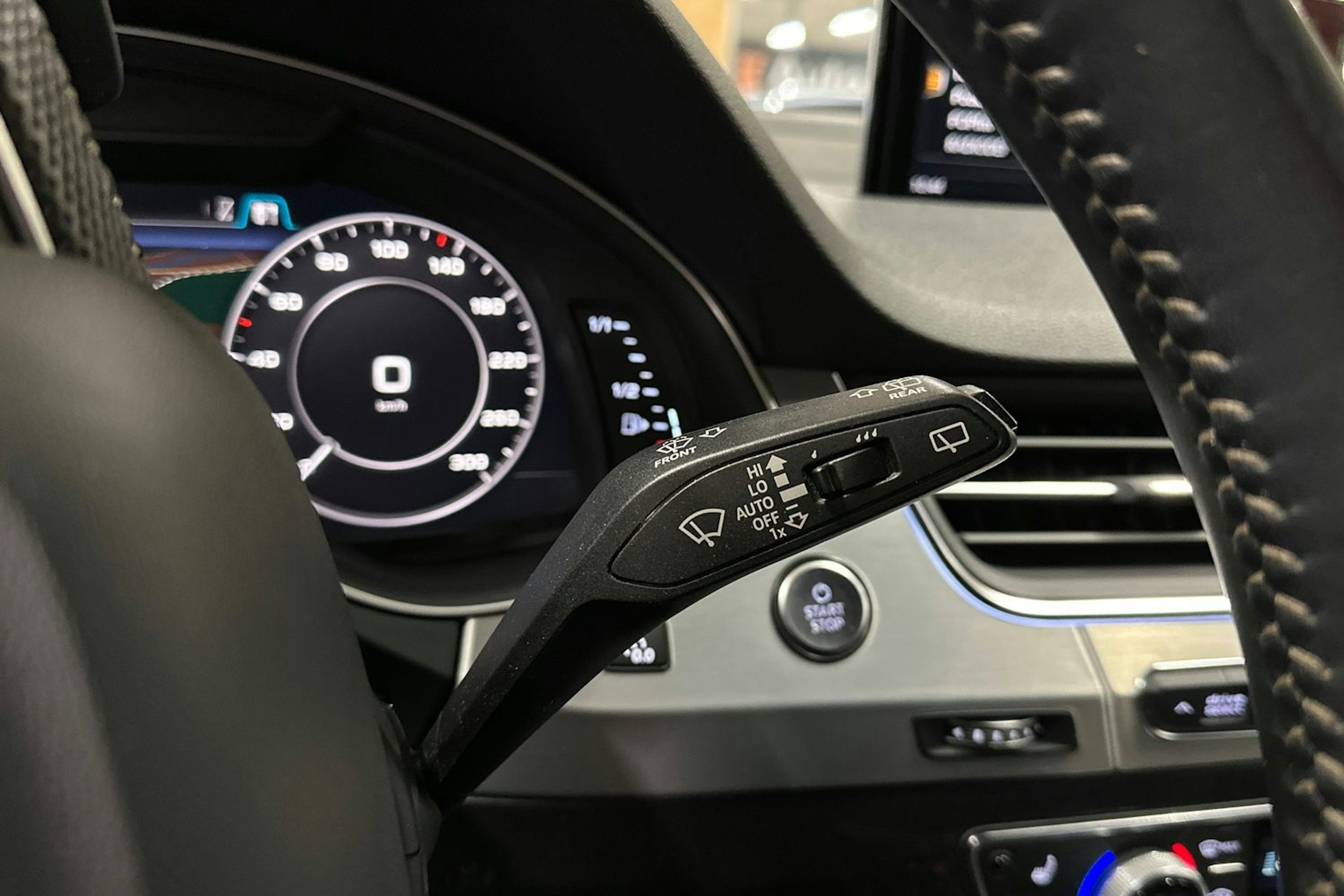 musta Audi Q7 2018 kuva 32.