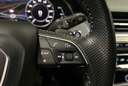 musta Audi Q7 2018 kuva 34.