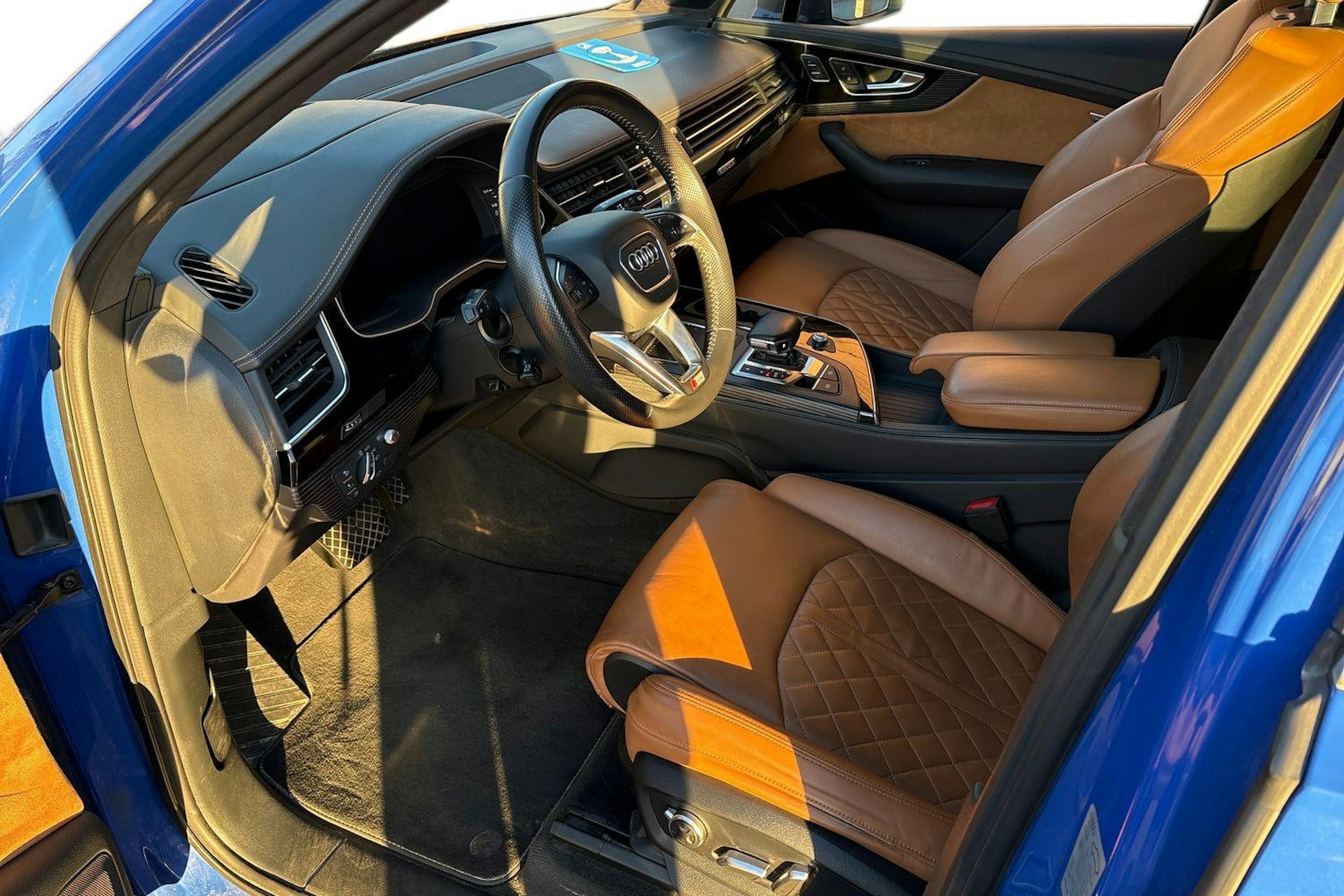 Sininen Audi Q7 2018 kuva 3.