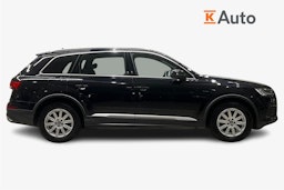 musta Audi Q7 2020 kuva 6.