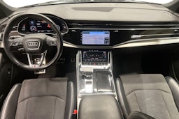 musta Audi Q7 2020 kuva 9.