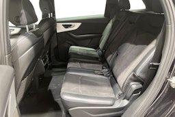 musta Audi Q7 2020 kuva 10.