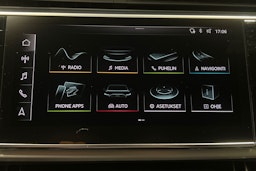 musta Audi Q7 2020 kuva 17.