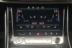 musta Audi Q7 2020 kuva 18.