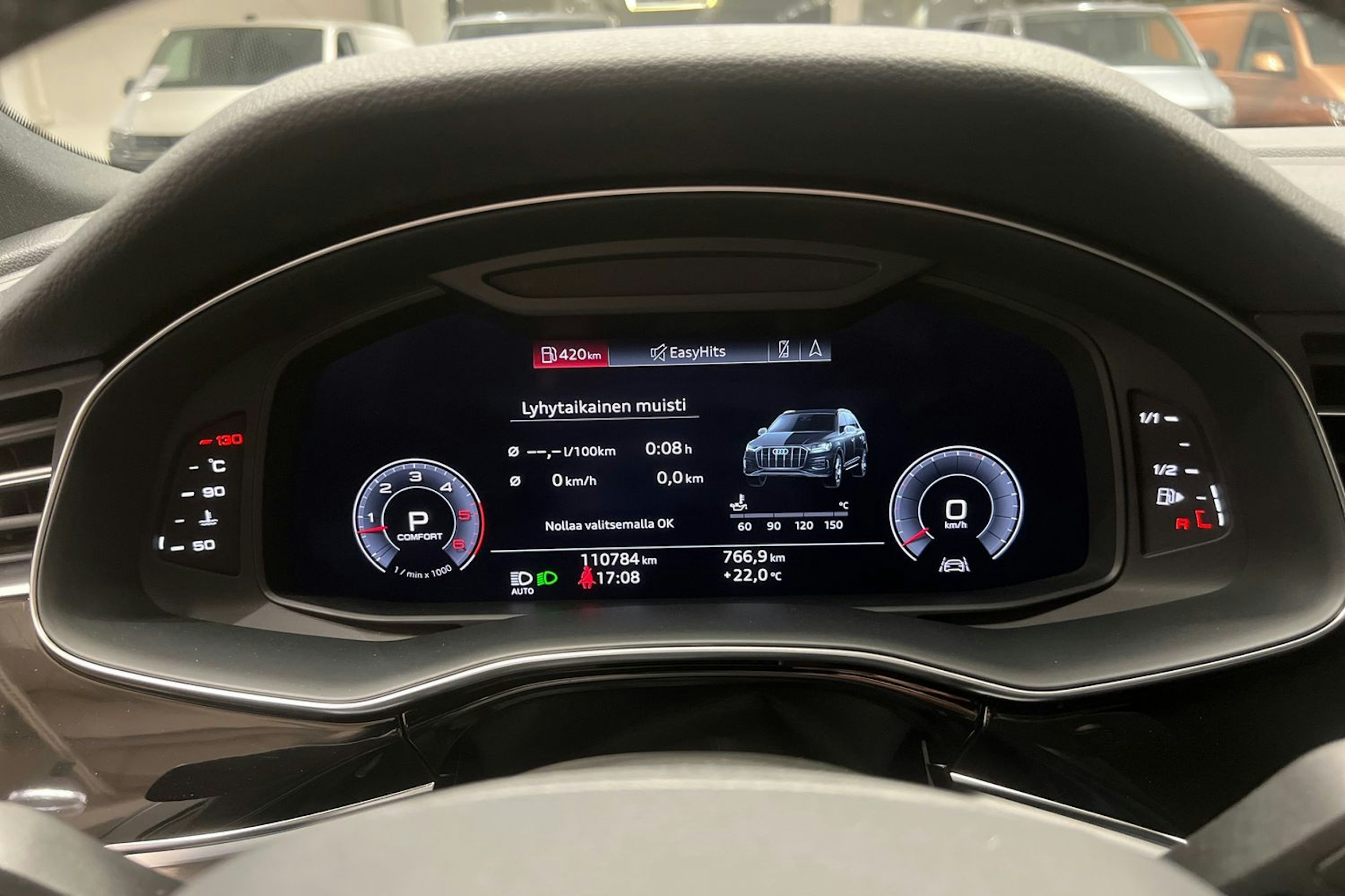 musta Audi Q7 2020 kuva 21.