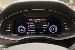 musta Audi Q7 2020 kuva 22.