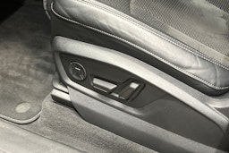 musta Audi Q7 2020 kuva 23.