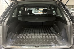 musta Audi Q7 2020 kuva 25.