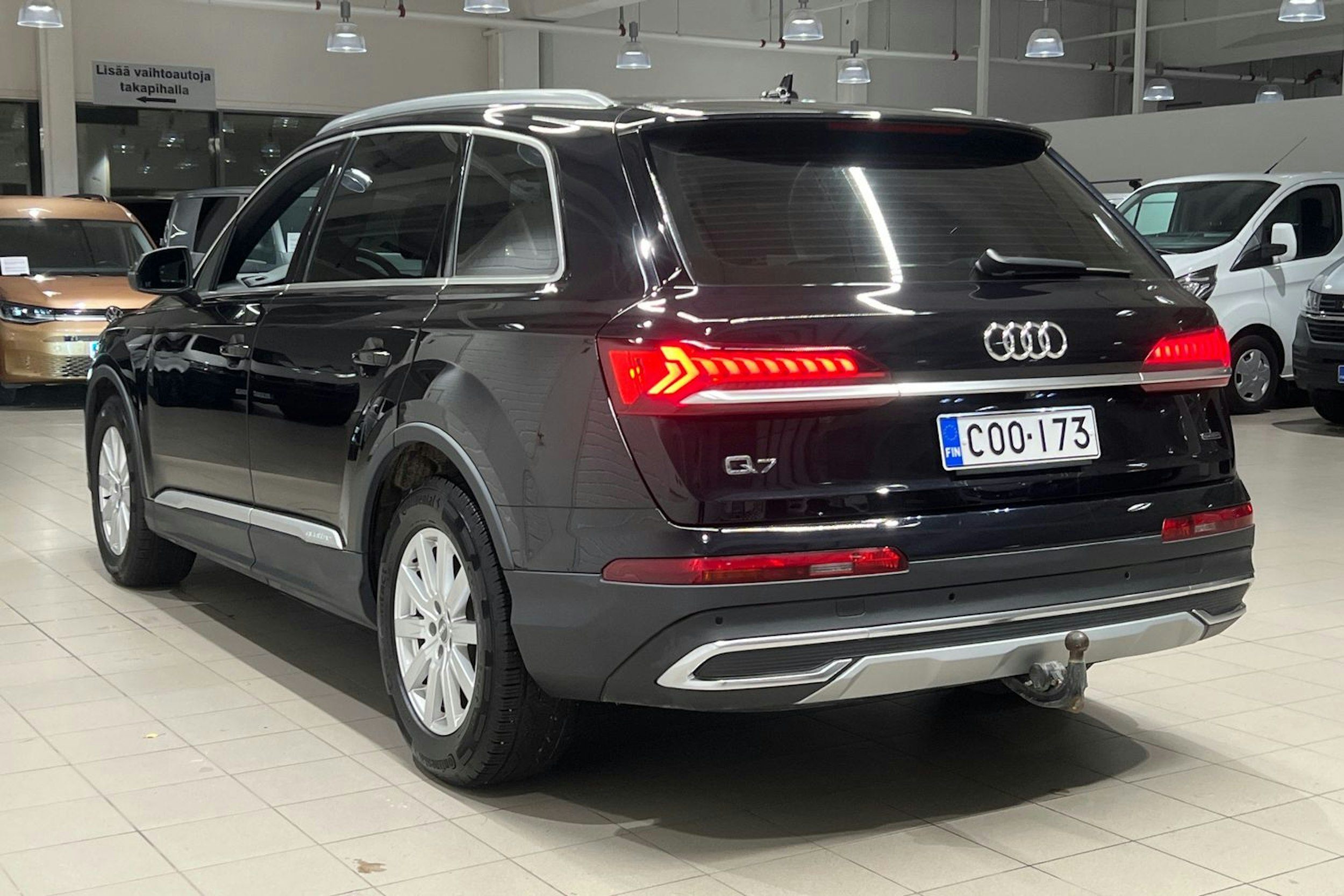 musta Audi Q7 2020 kuva 29.
