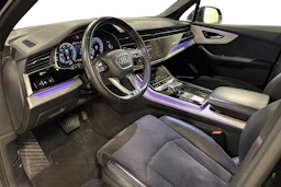 musta Audi Q7 2020 kuva 3.