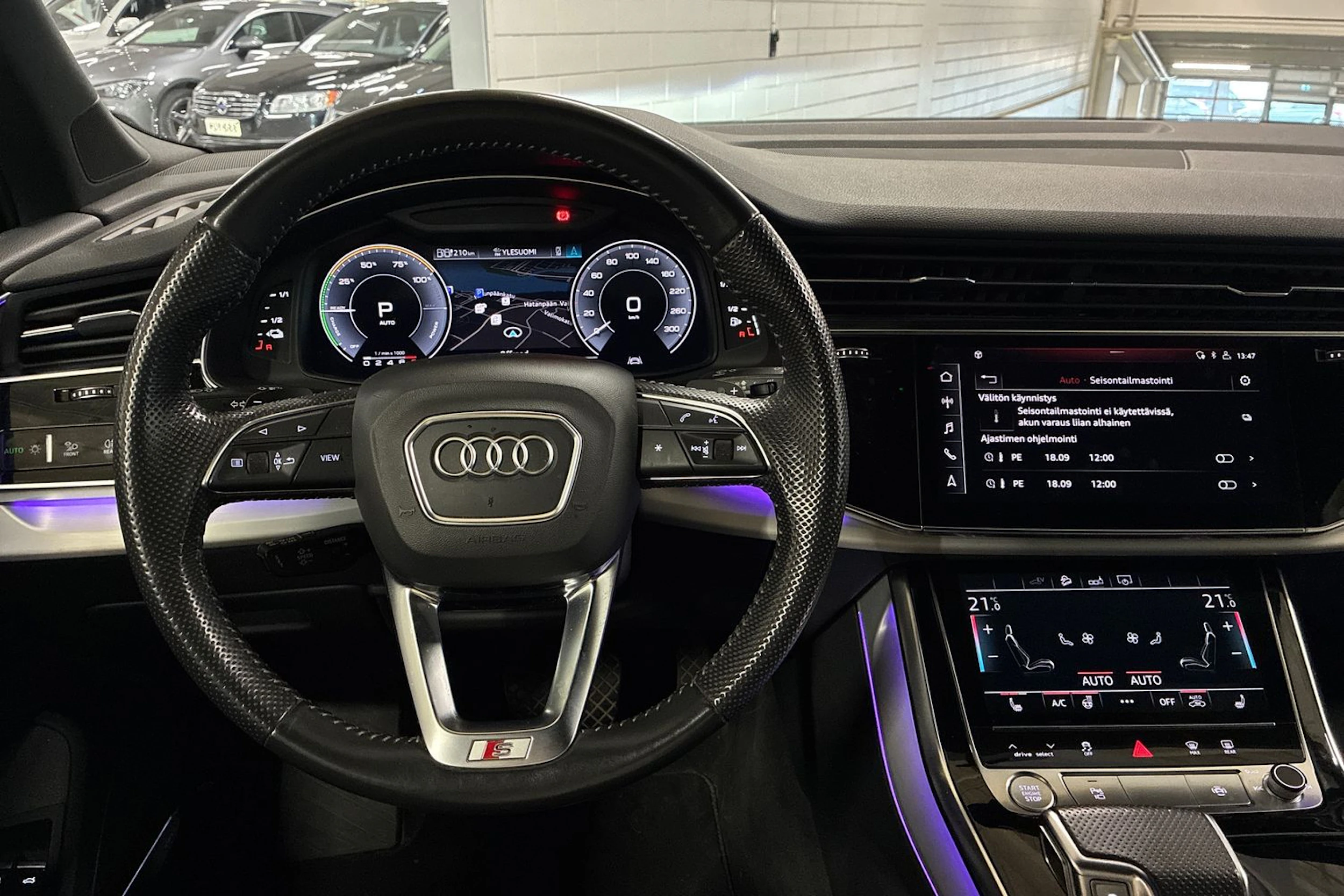musta Audi Q7 2020 kuva 4.
